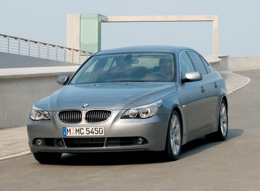  BMW 5-Series 2004 года  (фото 1 из 74)
